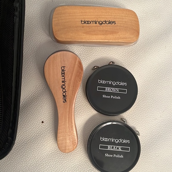 BLOOMINDALES TRAVEL SHOE SHINE KIT/ brush, sponge, brown&bkack - Picture 5 of 8